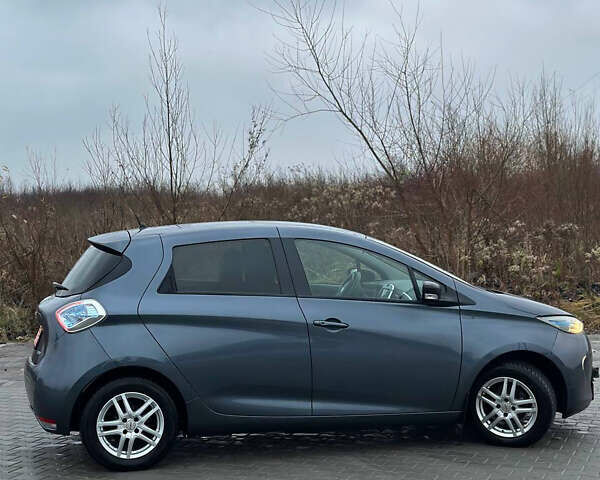 Серый Рено Зое, объемом двигателя 0 л и пробегом 100 тыс. км за 9350 $, фото 2 на Automoto.ua