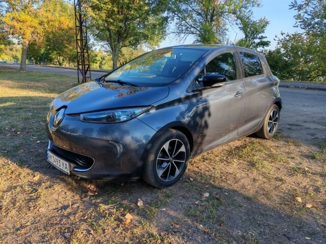 Серый Рено Зое, объемом двигателя 0 л и пробегом 151 тыс. км за 11000 $, фото 1 на Automoto.ua