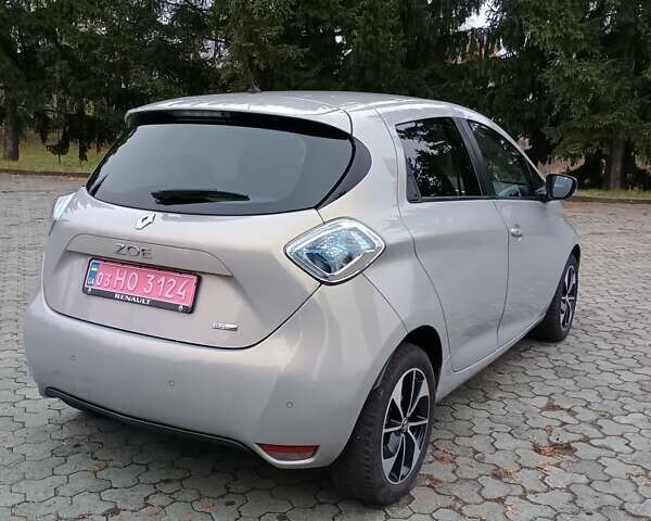 Серый Рено Зое, объемом двигателя 0 л и пробегом 64 тыс. км за 8700 $, фото 6 на Automoto.ua