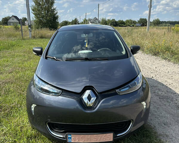 Серый Рено Зое, объемом двигателя 0 л и пробегом 94 тыс. км за 9500 $, фото 1 на Automoto.ua
