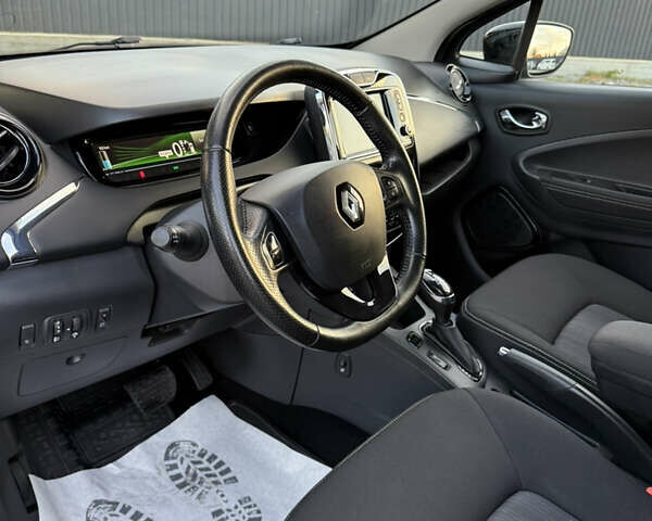 Серый Рено Зое, объемом двигателя 0 л и пробегом 119 тыс. км за 9950 $, фото 25 на Automoto.ua