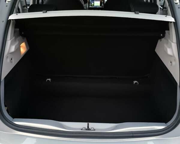 Серый Рено Зое, объемом двигателя 0 л и пробегом 64 тыс. км за 8700 $, фото 33 на Automoto.ua