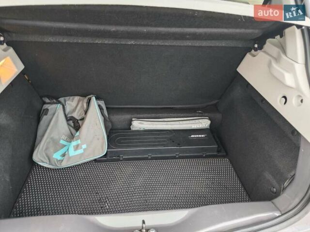 Сірий Рено Зое, об'ємом двигуна 0 л та пробігом 122 тис. км за 10500 $, фото 13 на Automoto.ua