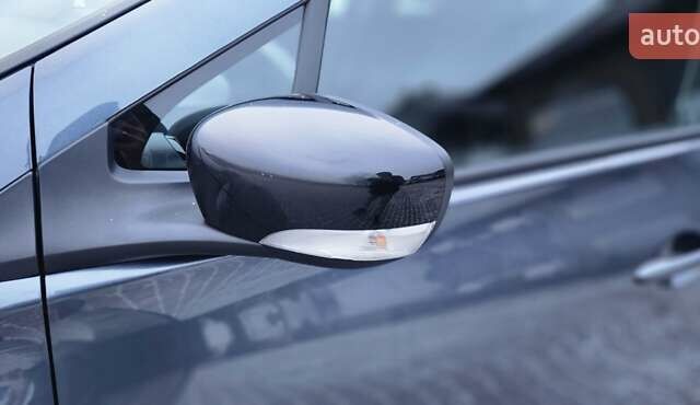 Серый Рено Зое, объемом двигателя 0 л и пробегом 91 тыс. км за 9999 $, фото 34 на Automoto.ua