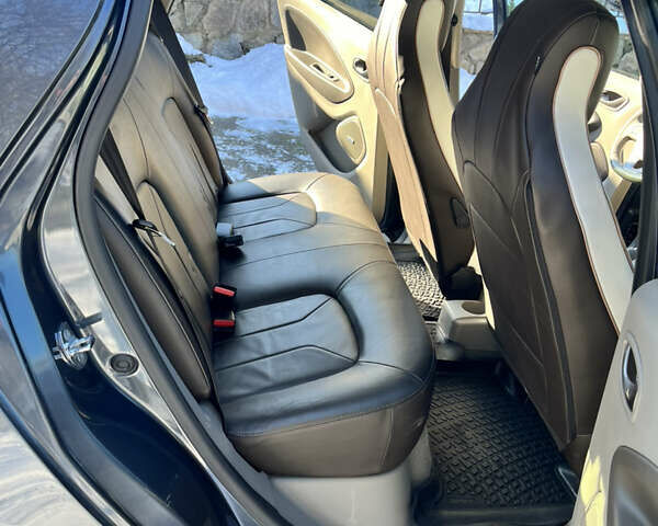 Серый Рено Зое, объемом двигателя 0 л и пробегом 117 тыс. км за 10399 $, фото 25 на Automoto.ua