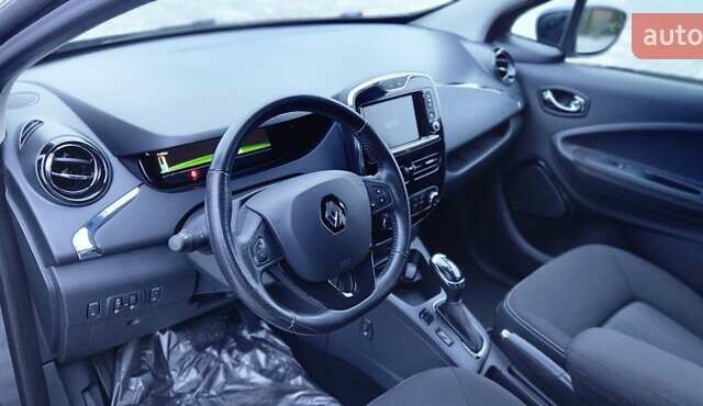 Серый Рено Зое, объемом двигателя 0 л и пробегом 91 тыс. км за 9999 $, фото 68 на Automoto.ua