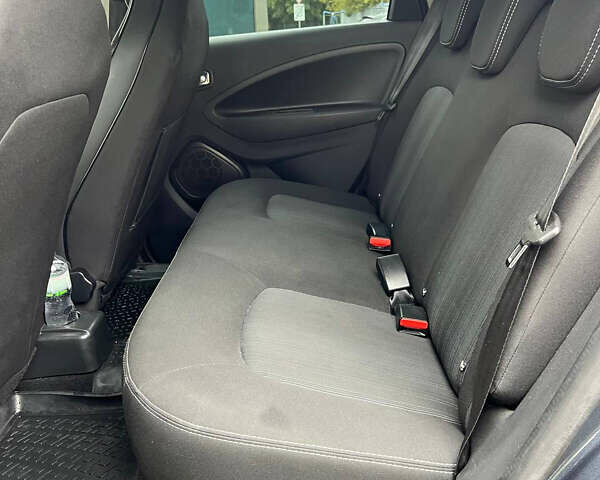 Серый Рено Зое, объемом двигателя 0 л и пробегом 133 тыс. км за 8999 $, фото 11 на Automoto.ua