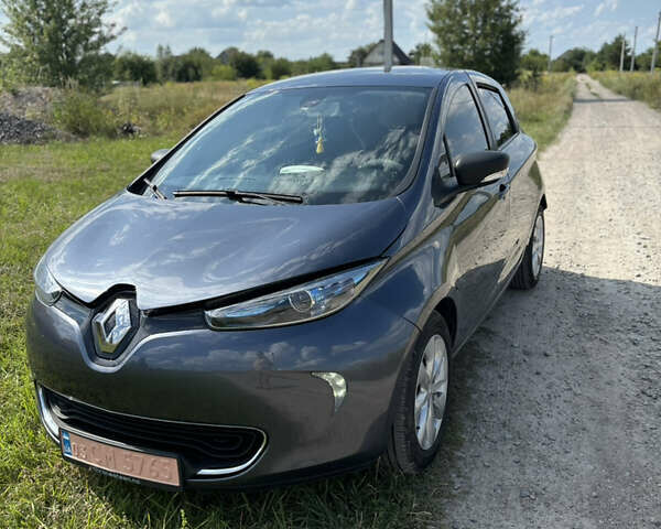 Серый Рено Зое, объемом двигателя 0 л и пробегом 94 тыс. км за 9500 $, фото 2 на Automoto.ua