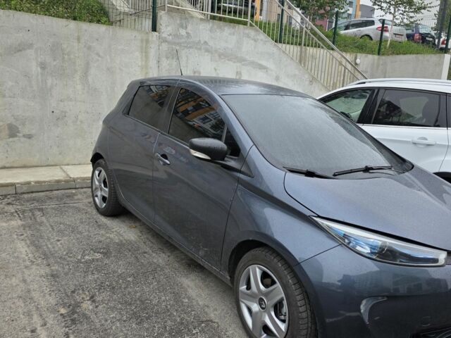Серый Рено Зое, объемом двигателя 0 л и пробегом 57 тыс. км за 9500 $, фото 1 на Automoto.ua