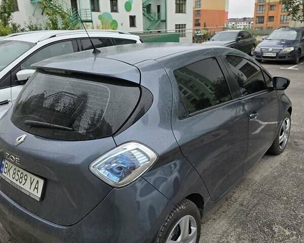 Серый Рено Зое, объемом двигателя 0 л и пробегом 57 тыс. км за 9500 $, фото 2 на Automoto.ua