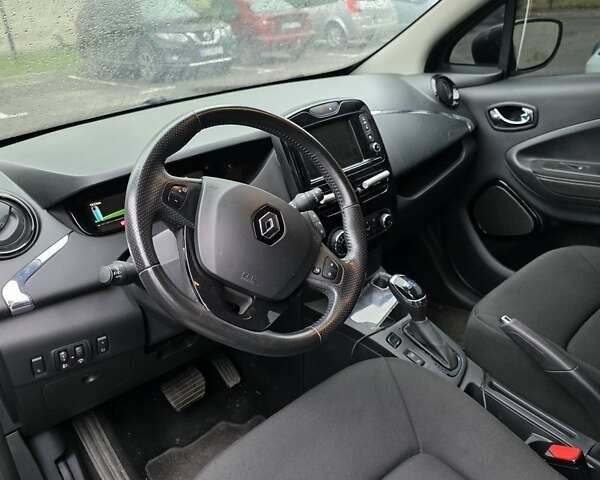 Серый Рено Зое, объемом двигателя 0 л и пробегом 57 тыс. км за 9500 $, фото 5 на Automoto.ua