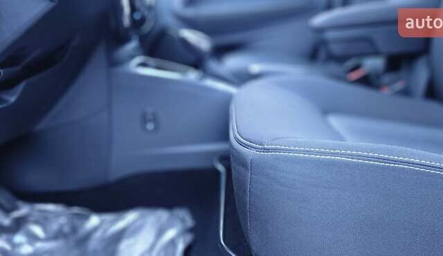 Серый Рено Зое, объемом двигателя 0 л и пробегом 91 тыс. км за 9999 $, фото 66 на Automoto.ua