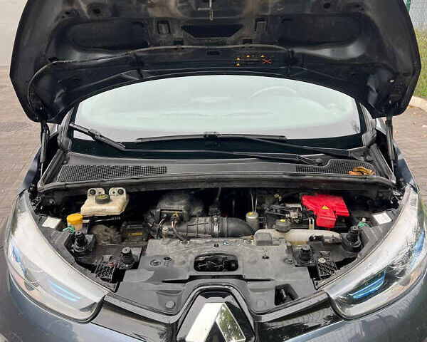 Серый Рено Зое, объемом двигателя 0 л и пробегом 133 тыс. км за 8999 $, фото 19 на Automoto.ua