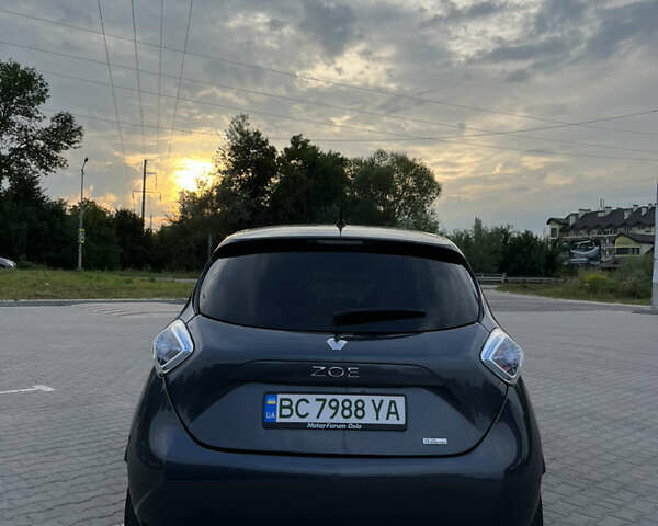 Серый Рено Зое, объемом двигателя 0 л и пробегом 120 тыс. км за 10800 $, фото 3 на Automoto.ua