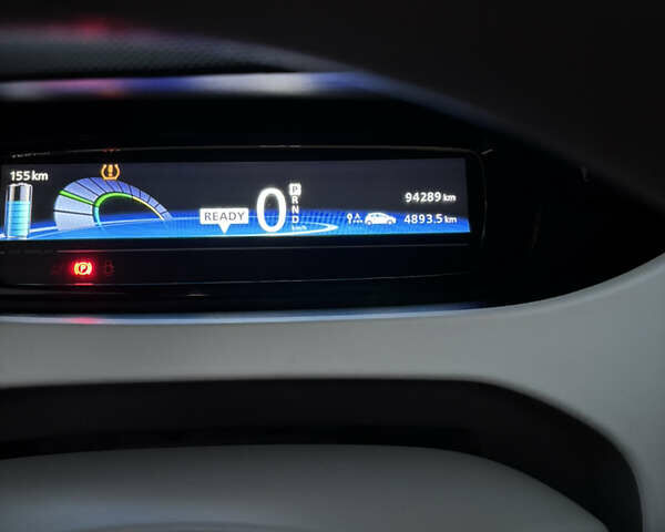 Серый Рено Зое, объемом двигателя 0 л и пробегом 94 тыс. км за 9500 $, фото 13 на Automoto.ua