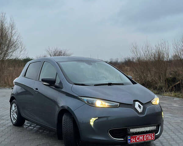 Серый Рено Зое, объемом двигателя 0 л и пробегом 100 тыс. км за 9350 $, фото 1 на Automoto.ua