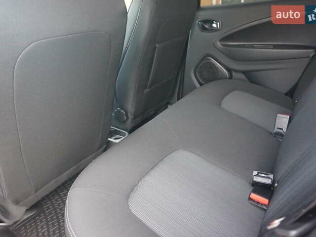 Серый Рено Зое, объемом двигателя 0 л и пробегом 54 тыс. км за 10777 $, фото 47 на Automoto.ua