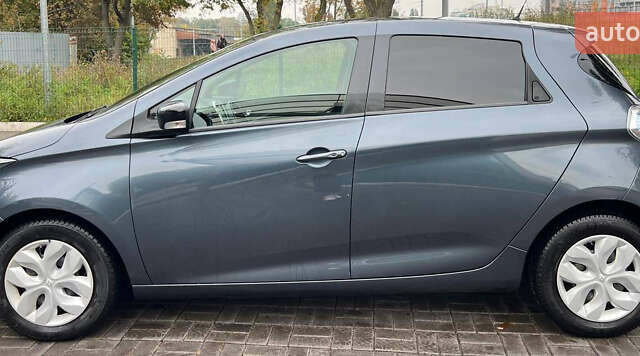 Серый Рено Зое, объемом двигателя 0 л и пробегом 133 тыс. км за 8999 $, фото 7 на Automoto.ua