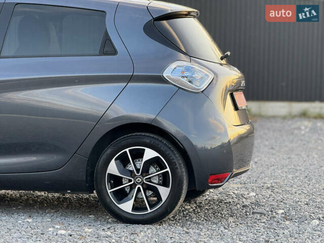 Серый Рено Зое, объемом двигателя 0 л и пробегом 119 тыс. км за 9950 $, фото 11 на Automoto.ua