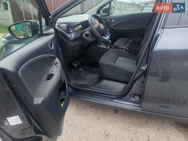 Серый Рено Зое, объемом двигателя 0 л и пробегом 158 тыс. км за 10700 $, фото 8 на Automoto.ua