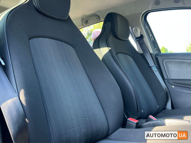 Серый Рено Зое, объемом двигателя 26 л и пробегом 78 тыс. км за 7700 $, фото 9 на Automoto.ua