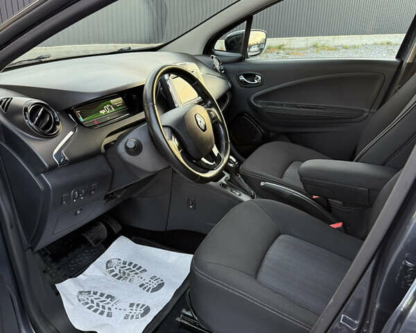 Серый Рено Зое, объемом двигателя 0 л и пробегом 119 тыс. км за 9950 $, фото 26 на Automoto.ua