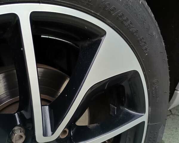 Серый Рено Зое, объемом двигателя 0 л и пробегом 64 тыс. км за 8700 $, фото 35 на Automoto.ua