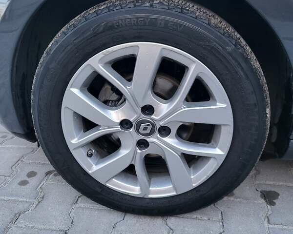 Серый Рено Зое, объемом двигателя 0 л и пробегом 34 тыс. км за 11790 $, фото 7 на Automoto.ua