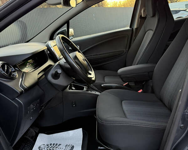 Серый Рено Зое, объемом двигателя 0 л и пробегом 119 тыс. км за 9950 $, фото 27 на Automoto.ua