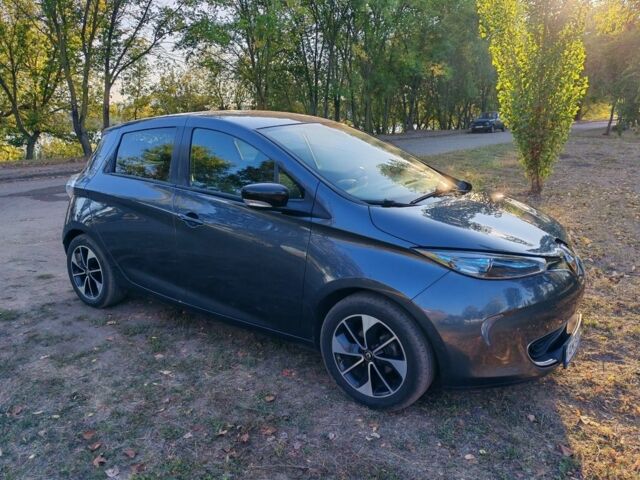 Серый Рено Зое, объемом двигателя 0 л и пробегом 151 тыс. км за 11000 $, фото 6 на Automoto.ua