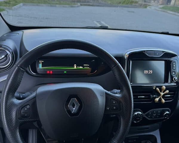 Рено Зое 2018 в Луцке на Automoto.ua Серый Рено Зое, объемом двигателя 0 л и пробегом 94 тыс. км за 9900 $, фото 13 на Automoto.ua