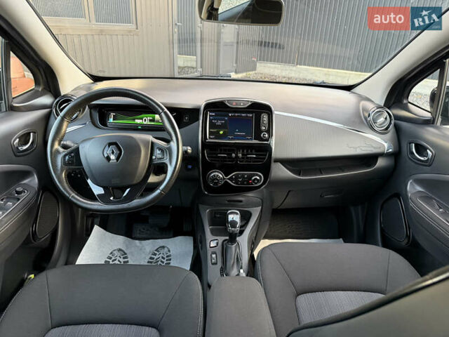 Серый Рено Зое, объемом двигателя 0 л и пробегом 119 тыс. км за 9950 $, фото 15 на Automoto.ua
