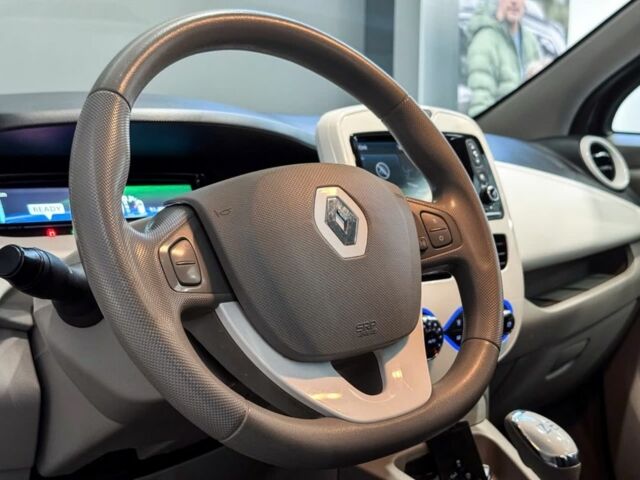 Серый Рено Зое, объемом двигателя 0 л и пробегом 91 тыс. км за 9800 $, фото 6 на Automoto.ua