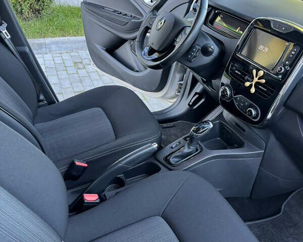 Рено Зое 2018 в Луцке на Automoto.ua Серый Рено Зое, объемом двигателя 0 л и пробегом 94 тыс. км за 9900 $, фото 10 на Automoto.ua