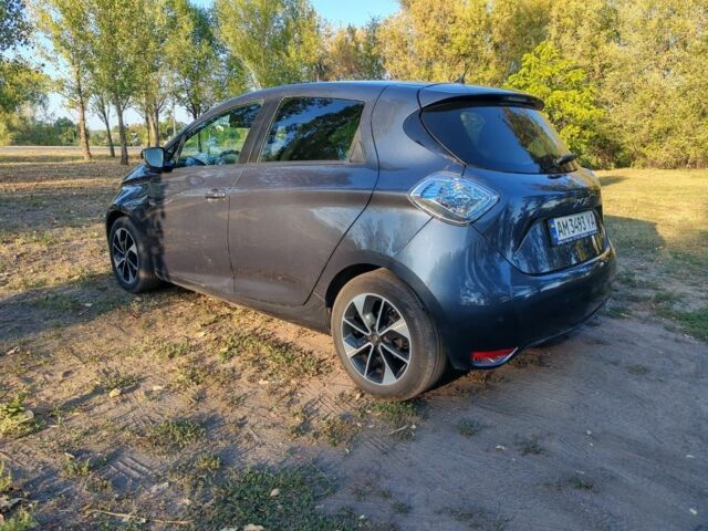 Серый Рено Зое, объемом двигателя 0 л и пробегом 151 тыс. км за 11000 $, фото 3 на Automoto.ua
