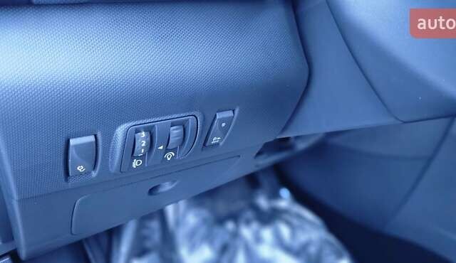 Серый Рено Зое, объемом двигателя 0 л и пробегом 91 тыс. км за 9999 $, фото 67 на Automoto.ua