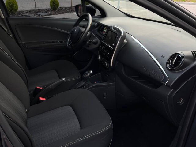 Серый Рено Зое, объемом двигателя 0 л и пробегом 124 тыс. км за 9500 $, фото 9 на Automoto.ua