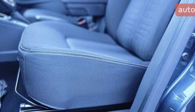 Серый Рено Зое, объемом двигателя 0 л и пробегом 91 тыс. км за 9999 $, фото 65 на Automoto.ua