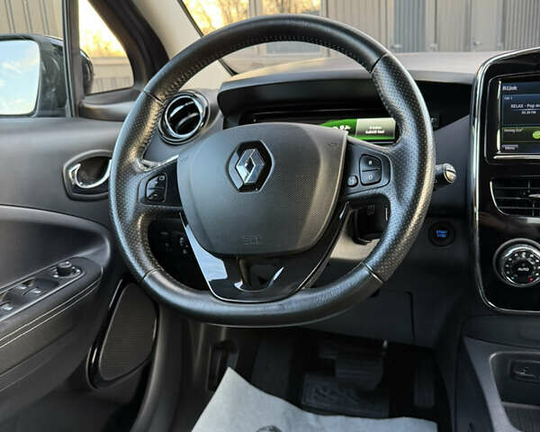 Серый Рено Зое, объемом двигателя 0 л и пробегом 119 тыс. км за 9950 $, фото 17 на Automoto.ua