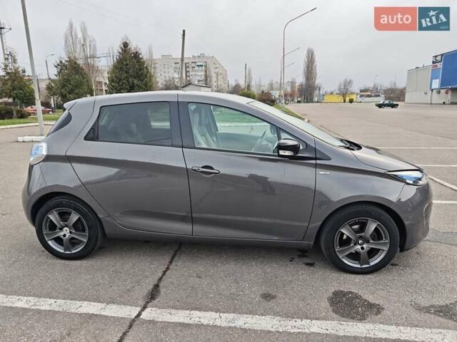 Сірий Рено Зое, об'ємом двигуна 0 л та пробігом 122 тис. км за 10500 $, фото 3 на Automoto.ua