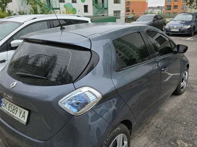 Серый Рено Зое, объемом двигателя 0 л и пробегом 57 тыс. км за 9500 $, фото 3 на Automoto.ua