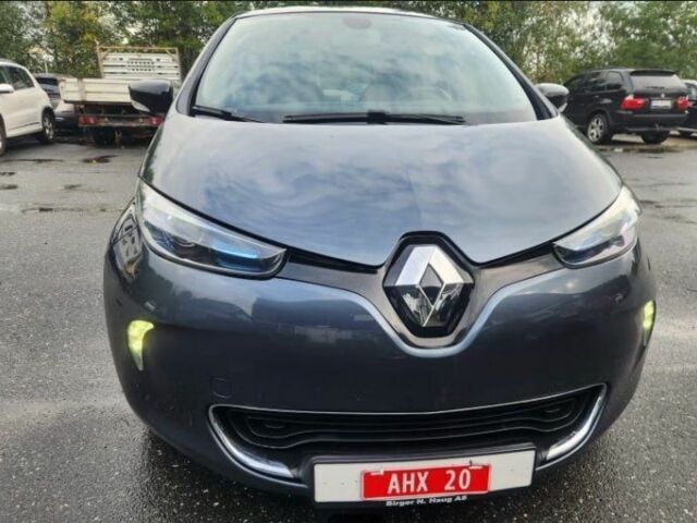 Серый Рено Зое, объемом двигателя 0 л и пробегом 82 тыс. км за 9200 $, фото 1 на Automoto.ua