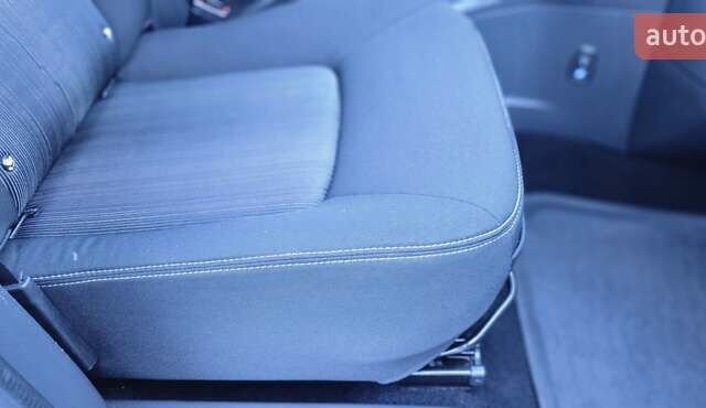 Серый Рено Зое, объемом двигателя 0 л и пробегом 91 тыс. км за 9999 $, фото 61 на Automoto.ua