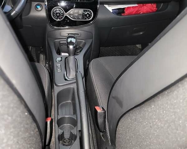 Серый Рено Зое, объемом двигателя 0 л и пробегом 34 тыс. км за 11790 $, фото 20 на Automoto.ua