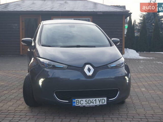 Серый Рено Зое, объемом двигателя 0 л и пробегом 54 тыс. км за 10777 $, фото 3 на Automoto.ua