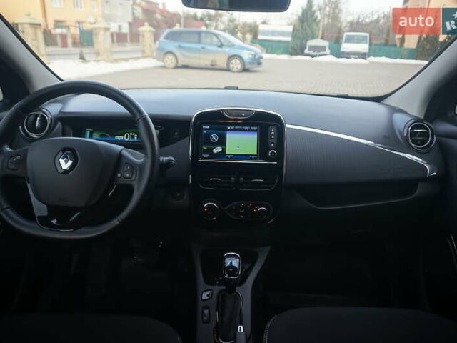 Серый Рено Зое, объемом двигателя 0 л и пробегом 54 тыс. км за 10777 $, фото 49 на Automoto.ua