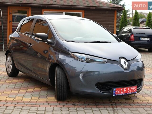 Серый Рено Зое, объемом двигателя 0 л и пробегом 172 тыс. км за 9000 $, фото 3 на Automoto.ua