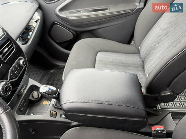 Сірий Рено Зое, об'ємом двигуна 0 л та пробігом 150 тис. км за 12500 $, фото 13 на Automoto.ua
