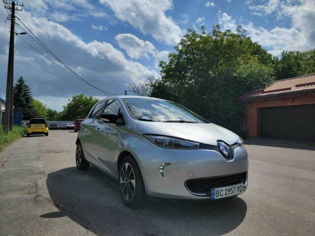 Серый Рено Зое, объемом двигателя 0 л и пробегом 10 тыс. км за 10687 $, фото 2 на Automoto.ua