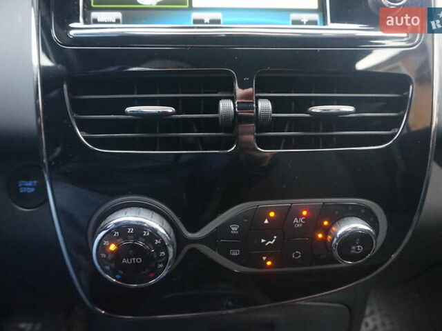 Серый Рено Зое, объемом двигателя 0 л и пробегом 54 тыс. км за 10777 $, фото 35 на Automoto.ua